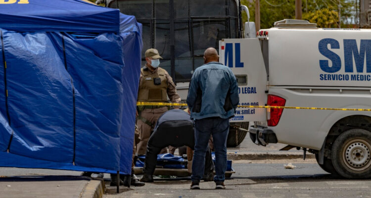 Diputado Celis (RN) propone crear registro público de cadáveres sin reclamar en el SML