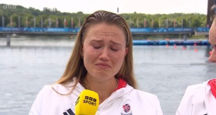 Remera británica recordó a su padre muerto tras ganar oro en JJOO: él le entregó su diario de vida antes de morir donde ella prometía ser alguna vez campeona olímpica