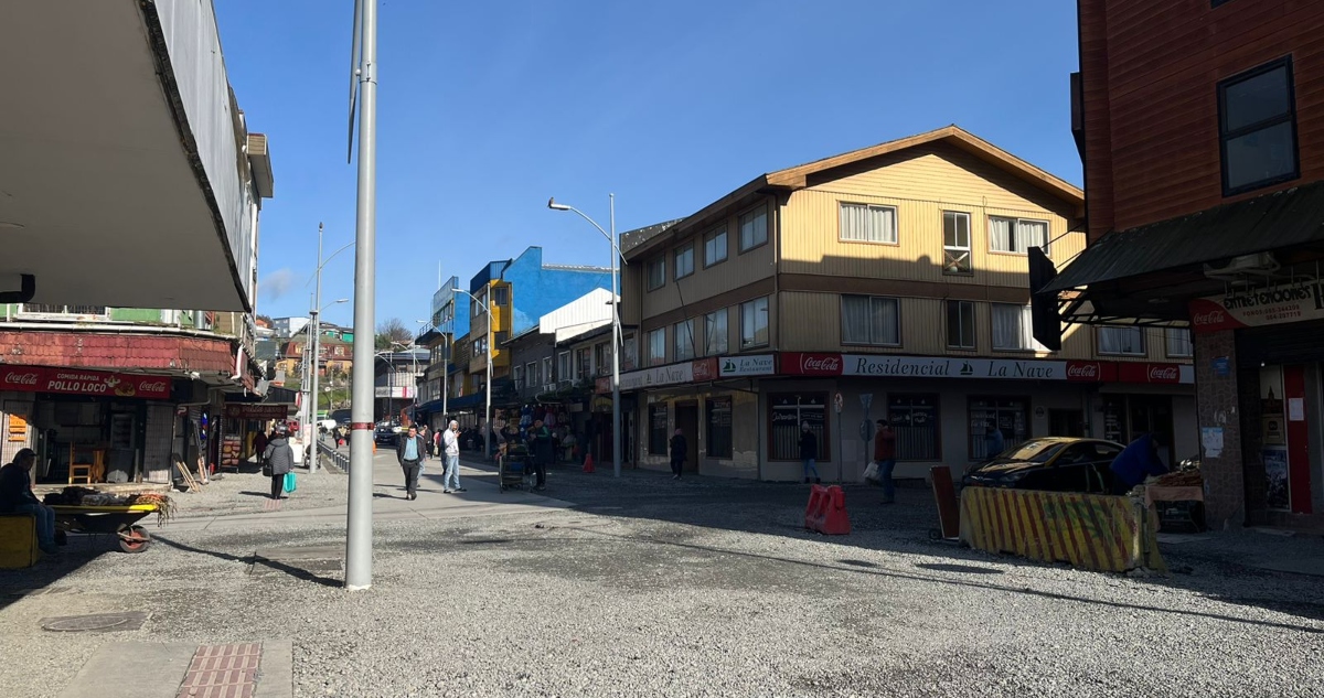 Retoman trabajos en calle Antonio Varas de Puerto Montt