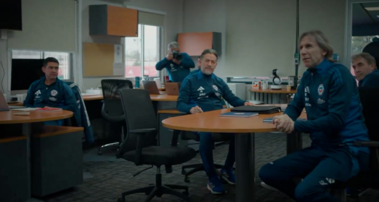 Ricardo Gareca muestra el ‘bunker’ de La Roja previa a la nómina para el choque ante Argentina.