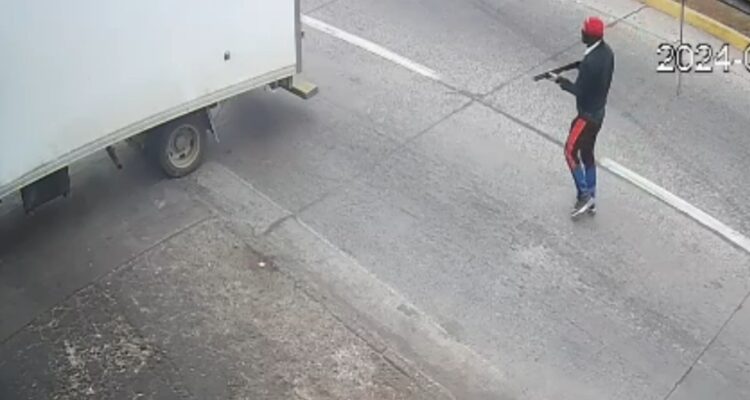 Delincuentes roban camión en PAC: chofer y peoneta están desaparecidos