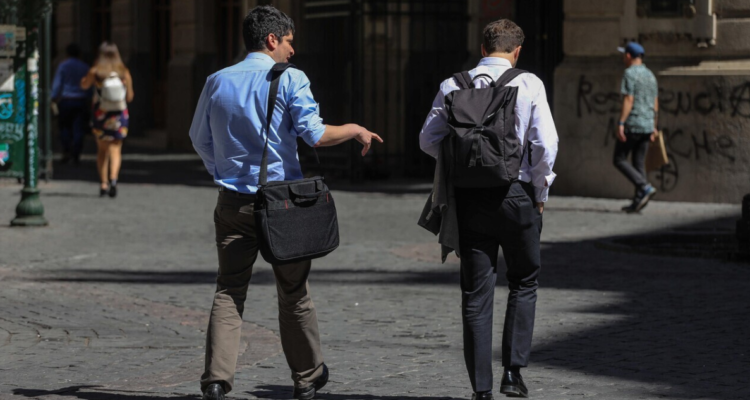 Estas son las 3 razones por las que puedes salir del trabajo en horario laboral y justificado por ley