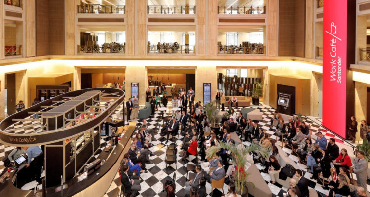 Work/Café más grande del mundo abre sus puertas en el corazón de Santiago Centro