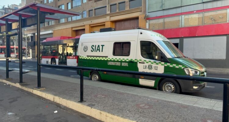 Hombre en scooter muere tras ser atropellado por un bus RED en Santiago