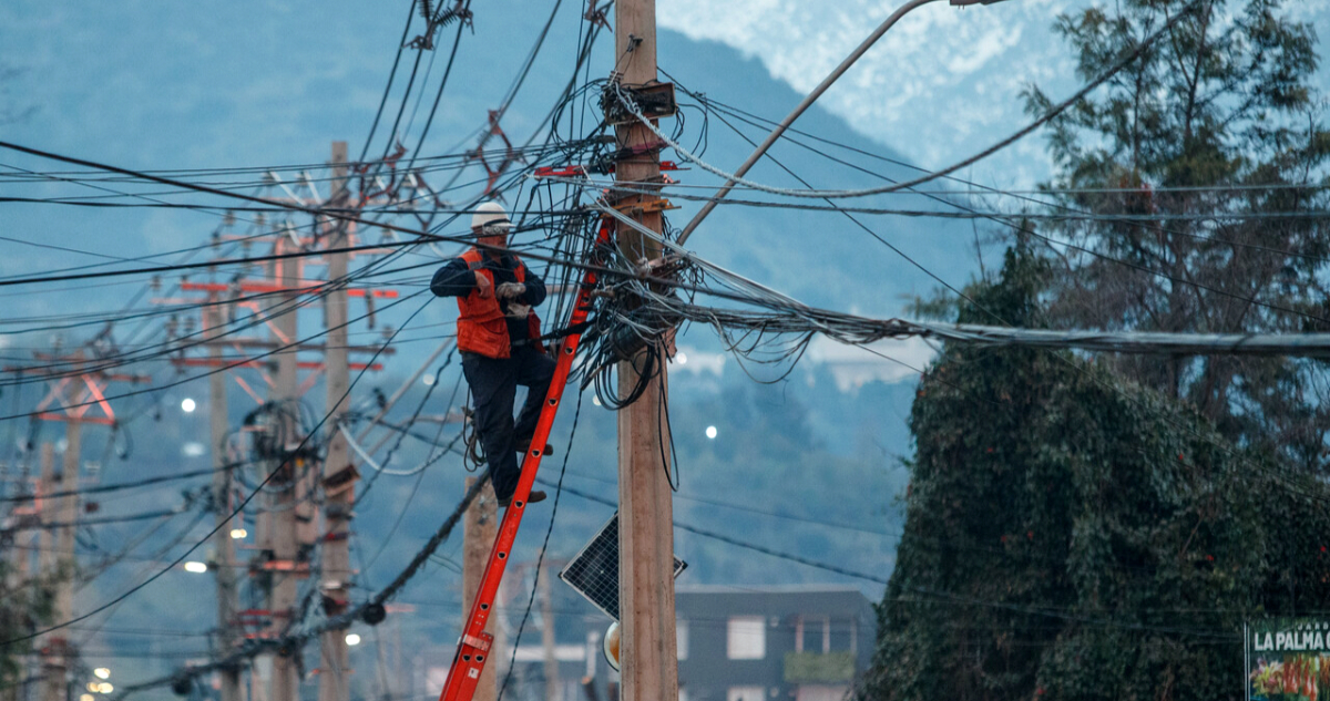 SEC formula cargos a CGE por demora en reposición de suministro eléctrico y falta de podas