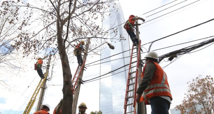 A Enel le llueve sobre mojado: SEC la multa con casi $4 mil millones por problemas de mayo