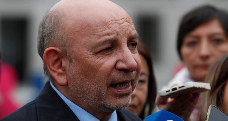 Suma y sigue la tensión: Castro (PS) propone evaluar la relación del Socialismo Democrático con el PC