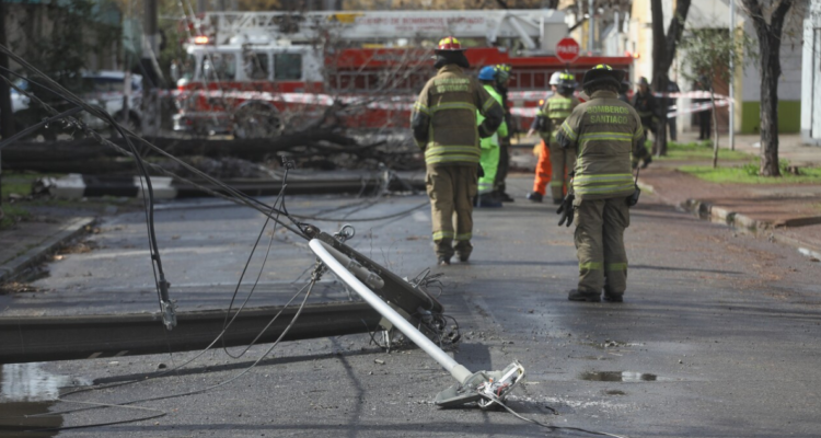 Sistema frontal deja 4 fallecidos, 2 desaparecidos, más de 2 mil aislados y 750 mil clientes sin luz