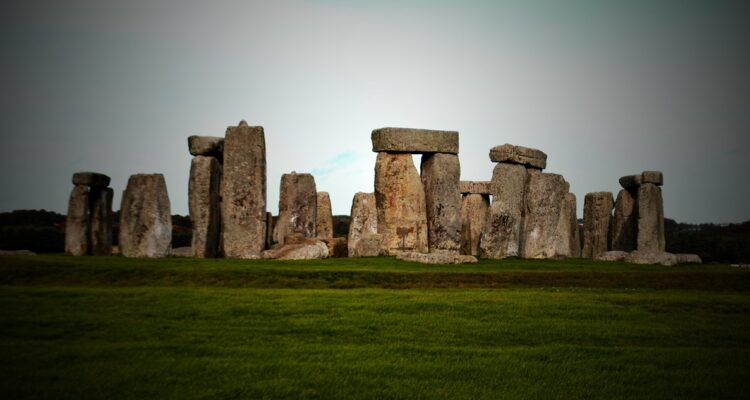 Un nuevo estudio señala que el altar del monumento megalítico Stonehenge en realidad tiene su origen en Escocia, y no Gales, como se pensaba.