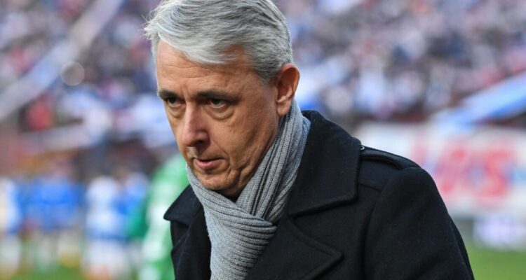 Tiago Nunes podría recibir sanción tras ser parte del informe del árbitro José Cabero que denuncia una provocación