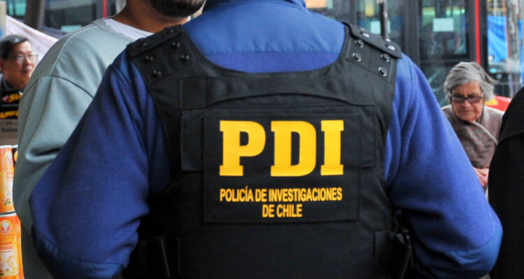Sujetos intentaron robarle a hombre en centro de Iquique: víctima era PDI, usó su arma e hirió a uno