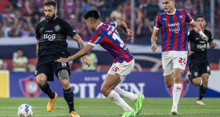 Jornada de superclásico paraguayo entre Cerro Porteño y Olimpia culmina con un policía herido a bala