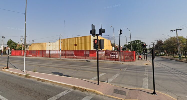 PDI investiga robo con violencia en Estación Central: dueño de supermercado chino fue baleado