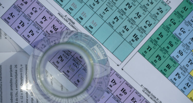 Científicos están planeando crear el elemento 120 de la tabla periódica