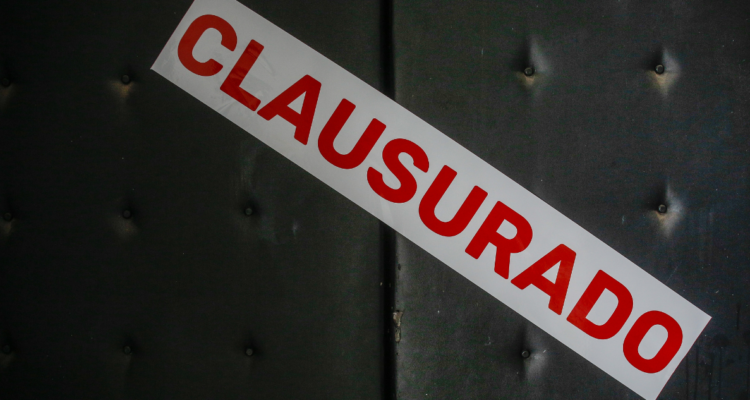Clausuran centro de salud en La Cruz