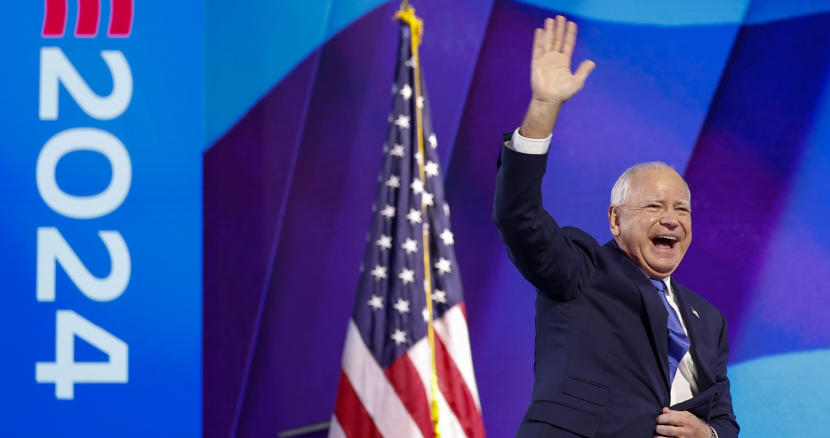 Tim Walz acepta nominación demócrata para ser candidato a vicepresidente de EEUU