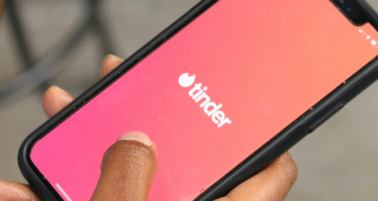 Imagen de la app Tinder, que enfrenta una crisis por despidos masivos y caída en suscriptores