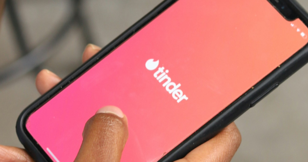 Imagen de la app Tinder, que enfrenta una crisis por despidos masivos y caída en suscriptores