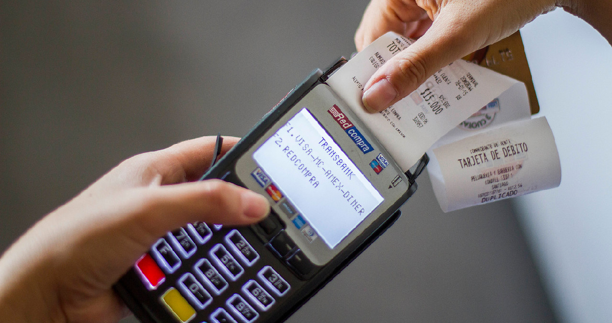 Transbank informa intermitencias en los pagos “asociados a una marca de tarjetas”
