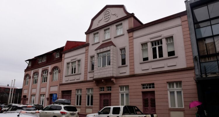 UACh acuerda postergar para 2026 pago de sueldo anual extraordinario a sindicato de docentes