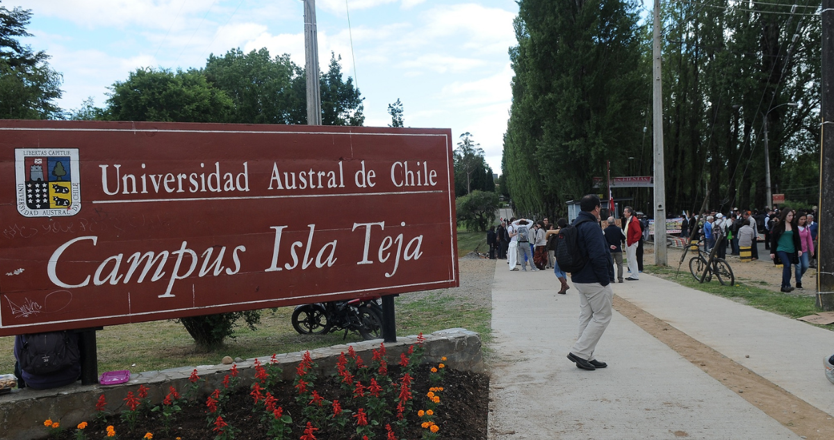 Frontis de campus de la UACh por dichos de presidenta de Sindicato de Trabajadores