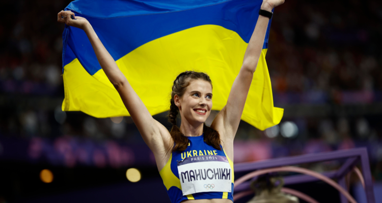 El extraño método de relajación de atleta ucraniana campeona olímpica de salto alto en París 2024