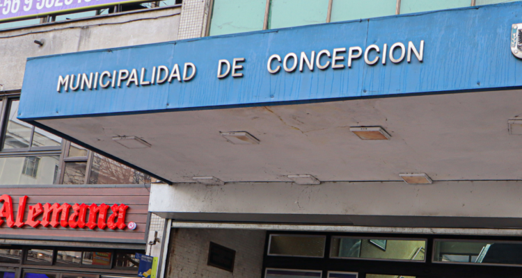 Frontis de Municipalidad de Concepción por encuestas de partidos de derecha