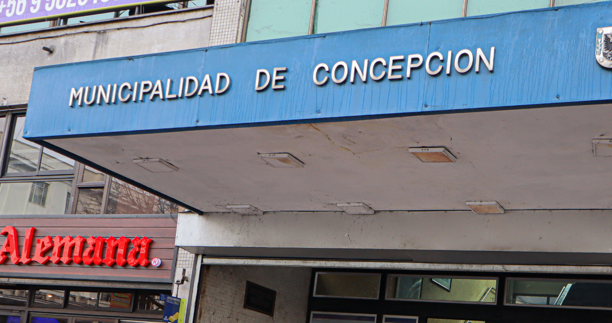 Frontis de Municipalidad de Concepción por encuestas de partidos de derecha