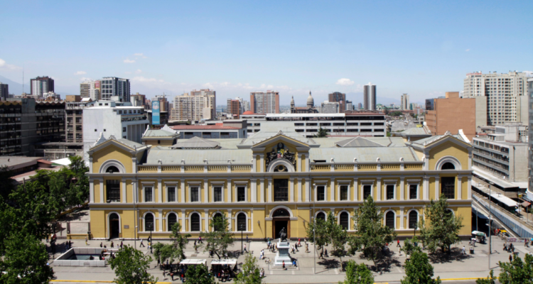 Universidad de Chile anuncia suspensión de actividades docentes de pregrado tras sistema frontal