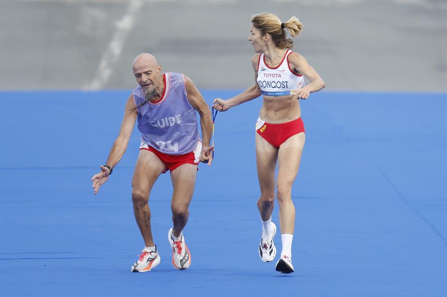 "Actué como ser humano": descalificación de atleta paralímpica a metros de la meta por causa polémica