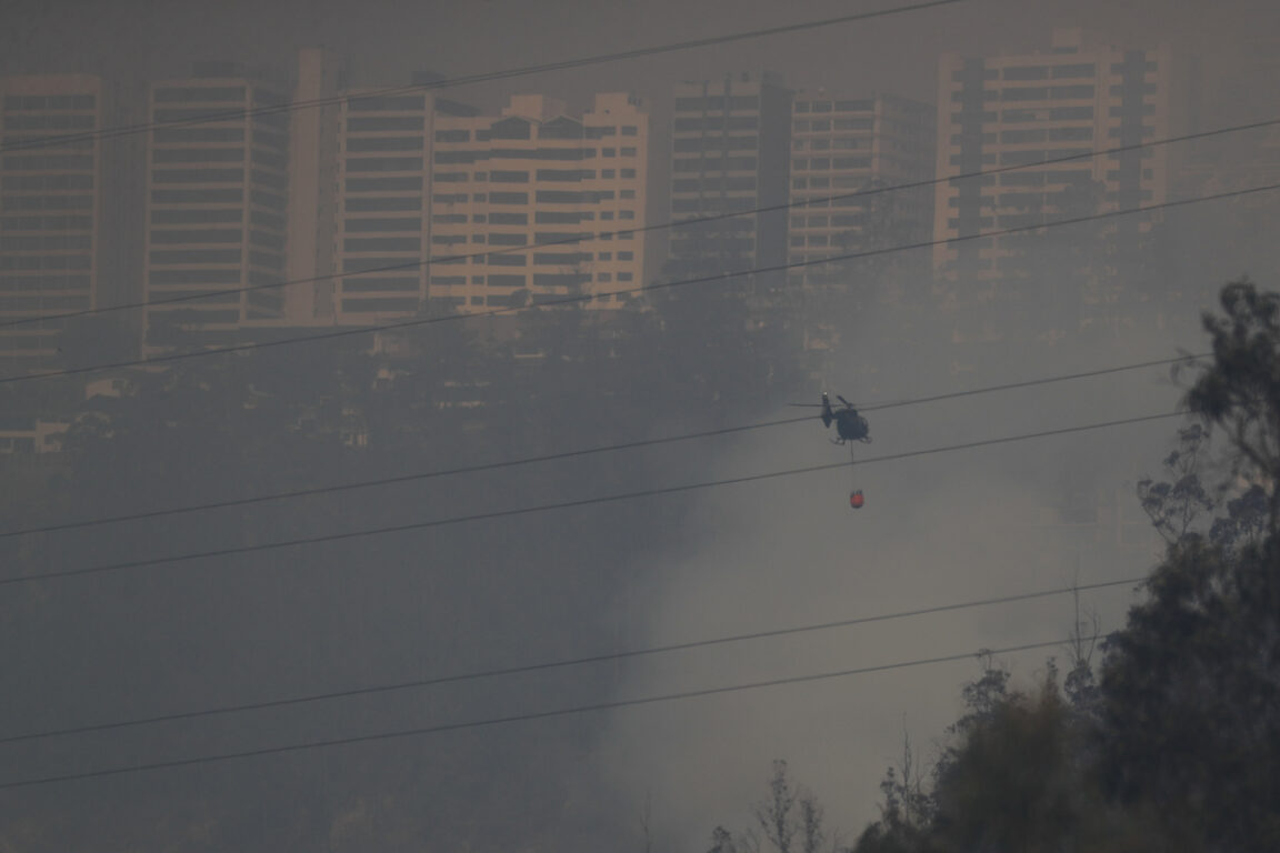 La capital de Ecuador, Quito, sufre por megaincendio forestal atribuido a terroristas