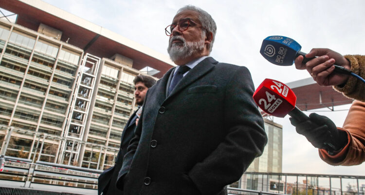 Imagen de Luis Hermosilla llegando al Centro de Justicia de Santiago.
