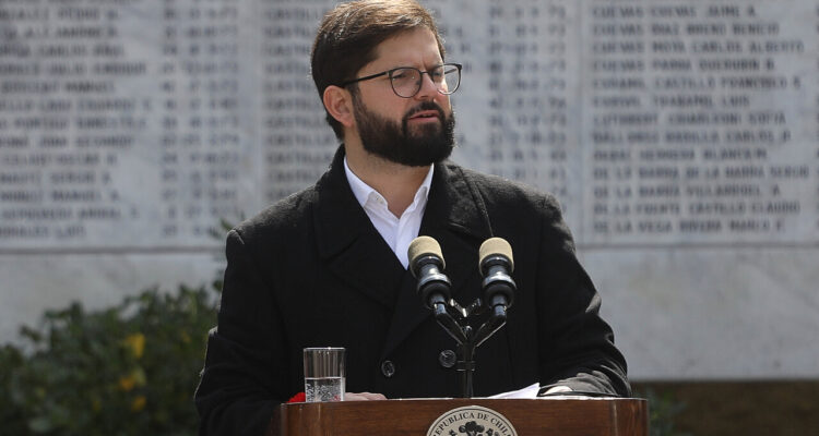 Imagen del presidente Gabriel Boric tras el anuncio del levantamiento del secreto del Informe Valech.
