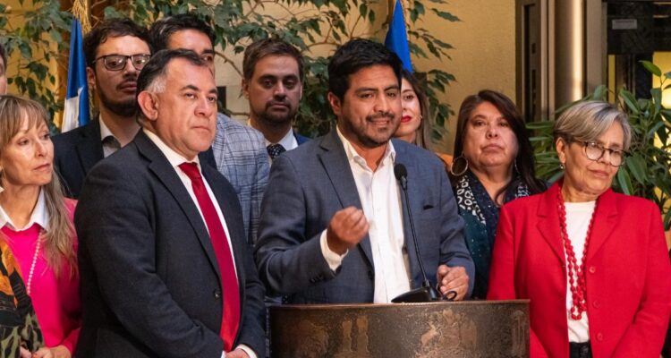 Oficialismo y la Democracia Cristiana acuerdan presentar AC contra ministro Jean Pierre Matus