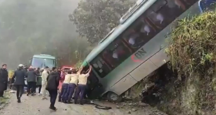 Cancillería monitorea la situación de chilenas heridas tras accidente de bus en Machu Picchu