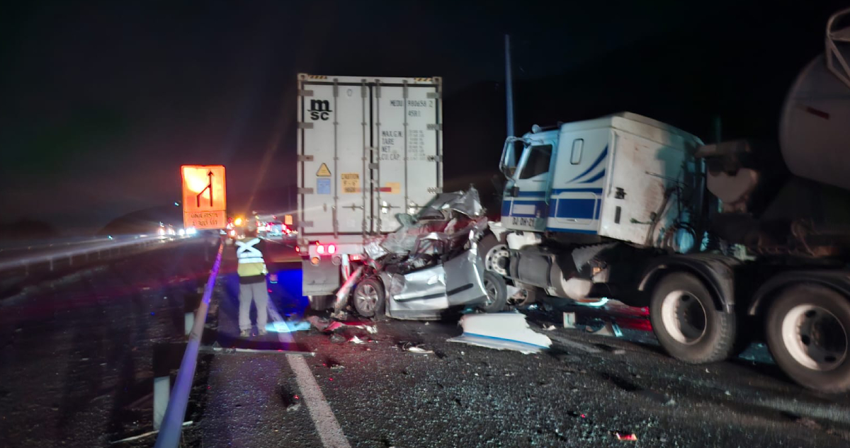 Dos muertos deja accidente entre dos camiones y vehículo menor en la Ruta 5 Norte