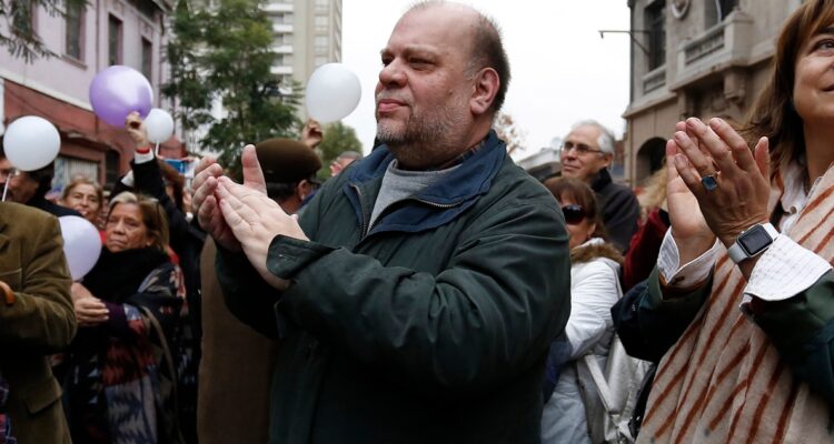 Actualizan estado de salud de Roberto Nicolini: “Va bien, pero no la cuenta de nuevo”