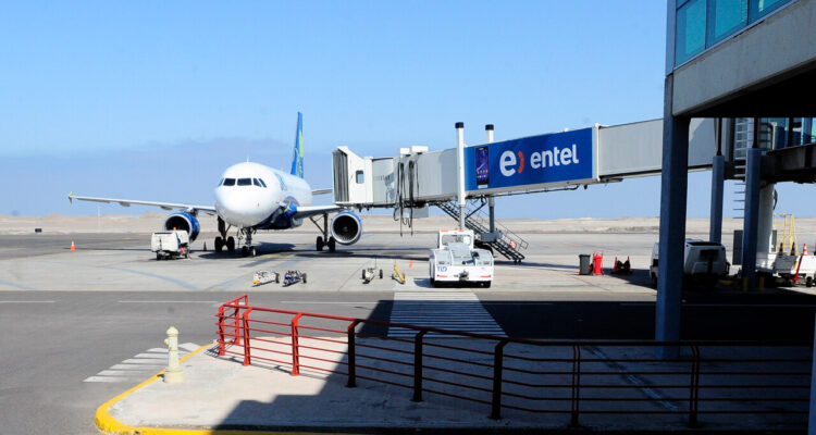 Imagen de archivo de la pista del aeropuerto de Iquique.