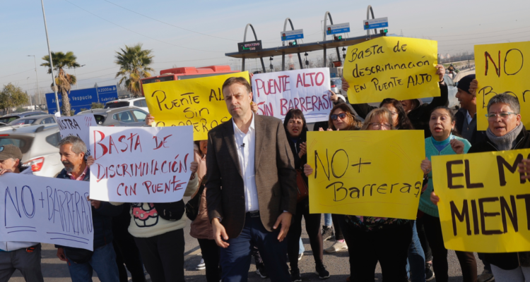 “No se cumplió con el compromiso”: Codina pide al MOP que inicie obras de Free Flow en Ruta del Maipo