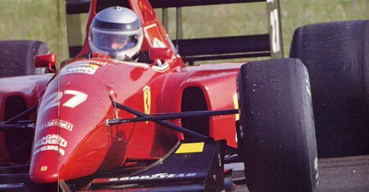 "Sandro" Nannini probando un Ferrari en 1992.