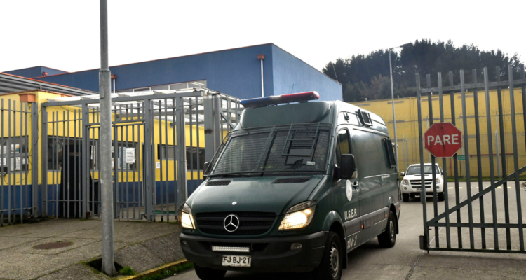 Frontis de cárcel de Valdivia por allanamientos