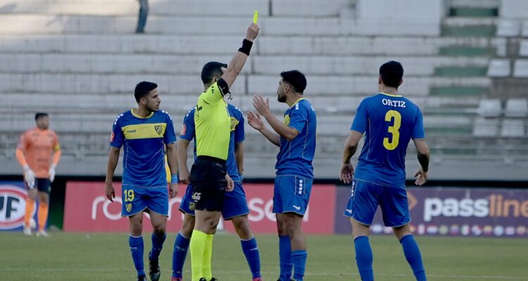 Barnechea quedó condenado al último lugar de la Primera B tras resta de 45 puntos.