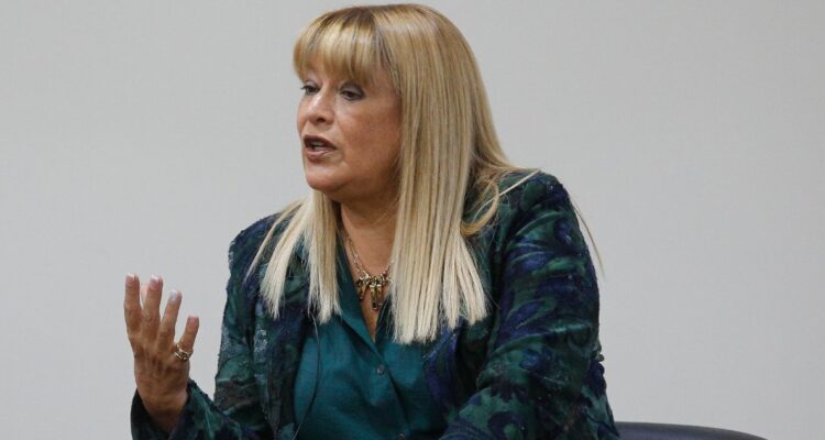 Suspensión de docencia de Ángela Vivanco en la UC fue solicitada por rector Ignacio Sánchez