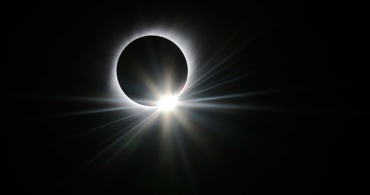 Por qué el próximo eclipse solar es llamado ‘anillo de fuego’ y en qué lugar de Chile podrá verse anillo de fuego