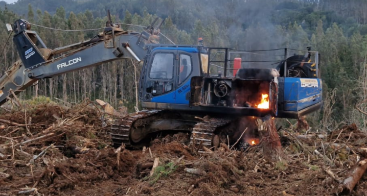 Ataque incendiario afecta a fundo de CMPC en Carahue tres máquinas fueron destruidas