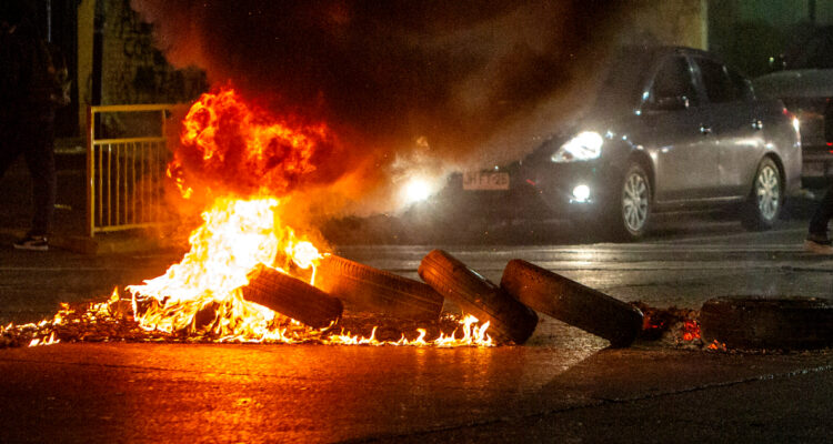 Barricadas en sectores clave de la RM marcan nueva conmemoración del 11S, a 51 años del Golpe