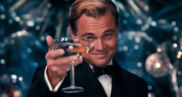 El error más común que cometen las personas al beber una copa de champaña, según experto en vinos