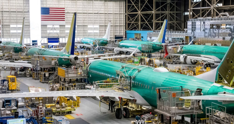 Boeing congela contrataciones mientras dure la huelga de sus 30 mil trabajadores