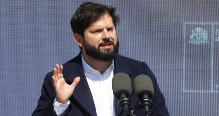 Boric por Luis Hermosilla: “Me alegro que una persona que se creía poderosa, enfrente a la justicia”