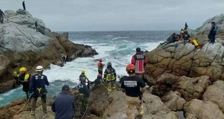 Recuperan dos cuerpos tras naufragio en Taltal: aún continúa búsqueda del último desaparecido